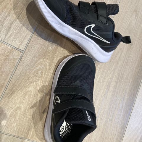 Nike Løpesko Star Runner 3 TDV i 27, innesko, vårsko, lite brukt :)