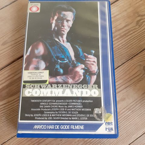 COMMANDO. ARNOLD SCHWARZENEGGER. NORSK BIG BOX VHS UTLEIEFILM. MAYCO.