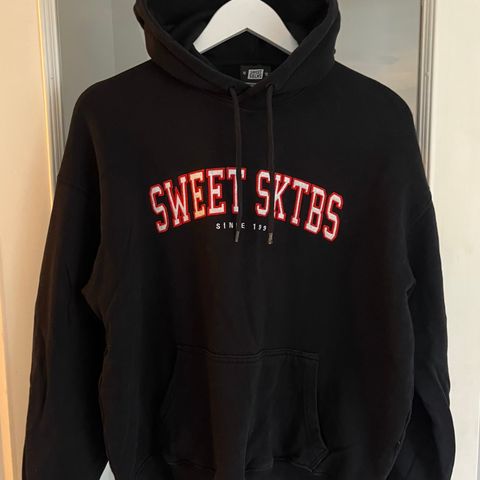 Hettegenser/Hoodie fra Sweet Sktbs - str S