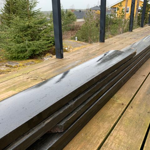 44 x 145 mm buet toppbord til rekkverk på terrasse - total lengde 14 m