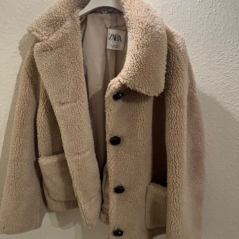 Teddy  jakke fra Zara