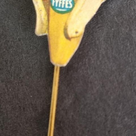 Retro Fyffes nål selges