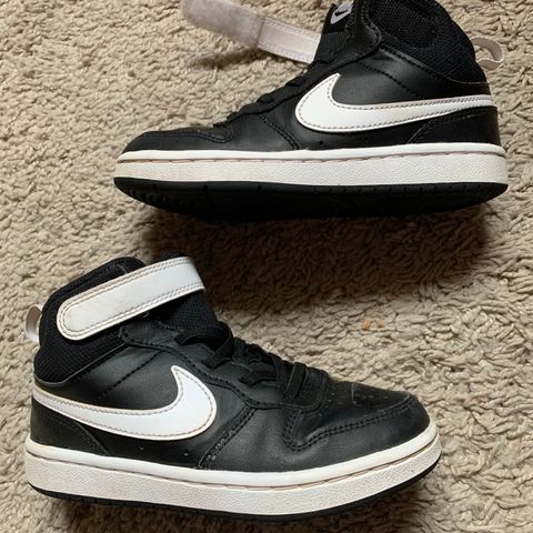 Nike Court Borough Mid 2 Str 29,5 for barn selges