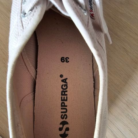 Superga,str 39. Brukt en gang.