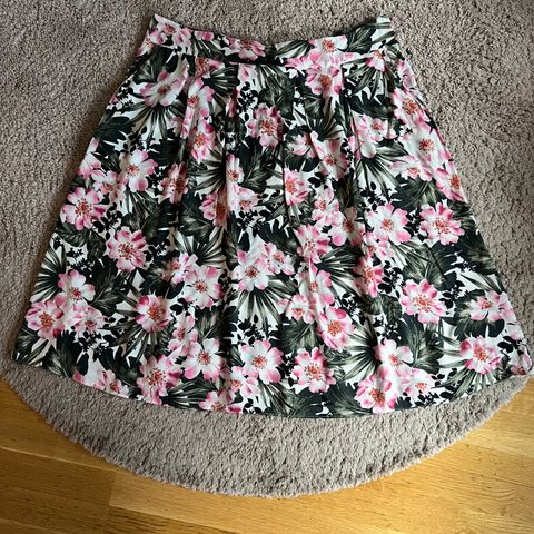 Sommerlig skjørt med lommer fra Dorothy Perkins, plus size, XL-2XL