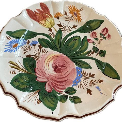 Italiensk keramikkfat med flotte blomster - 27 cm diameter