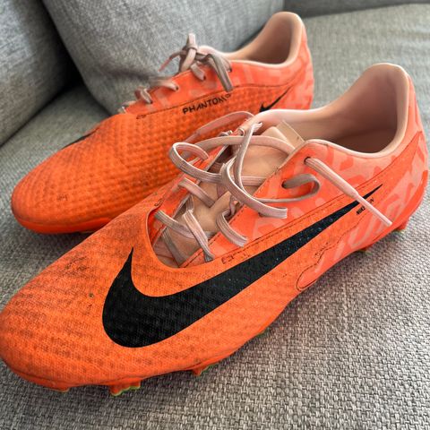 Nike Phantom GX Academy MG United (Str. 43)