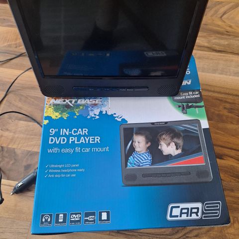 DVD PLAYER  9 IN CAR