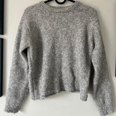 Strikket grå genser fra Brandy Melville, cropped onesize men er nok en XS