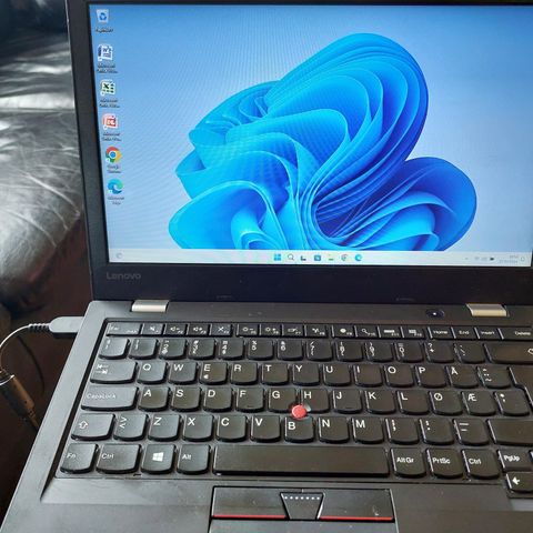 Lenovo 13 Ultrabook. i3 6.gen. 8GB DDR4/128GB M.2 SSD, Win11 23H2, Office 2007