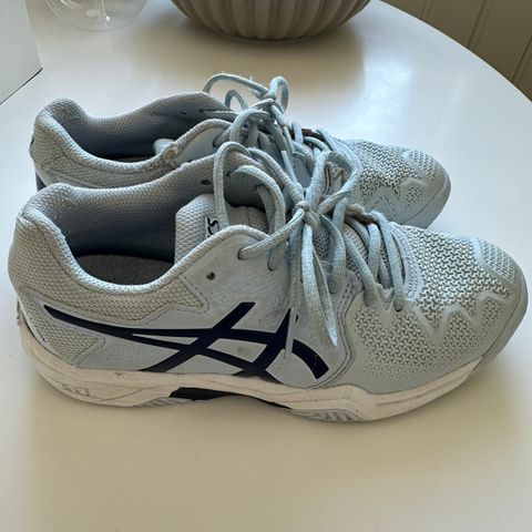 Asics Gel-Resolution håndballsko i str. 35,5 selges