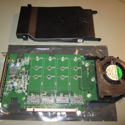 Dell PCIe x16 kort med plass til 4x NVMe M.2 i lengde 2242 , 2260 eller 2280