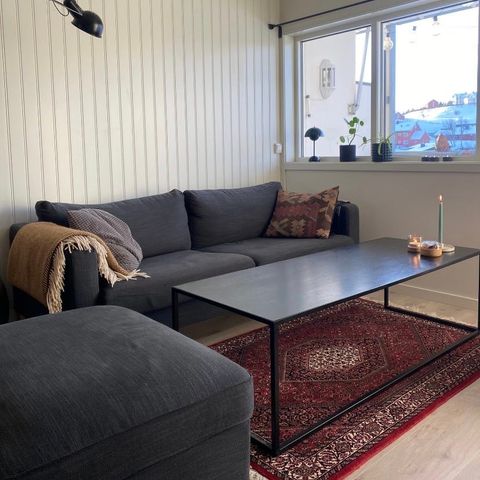IKEA Karlstad 3 seter sofa og puff (Kiwik)