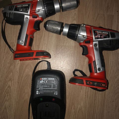 2 stk BLACK + DECKER 14,4V DRILLER MED LADER