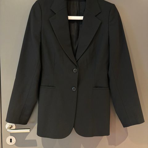 In Wear Dame S/36 svart ull stretch dressjakke, skjørt og bukse sett