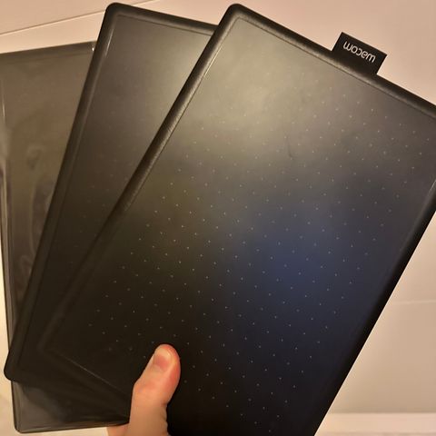 3 Stk. Ubrukt Wacom One tablets. (BARE TABLET, IKKE PEN ELLER LEDNINGER.)