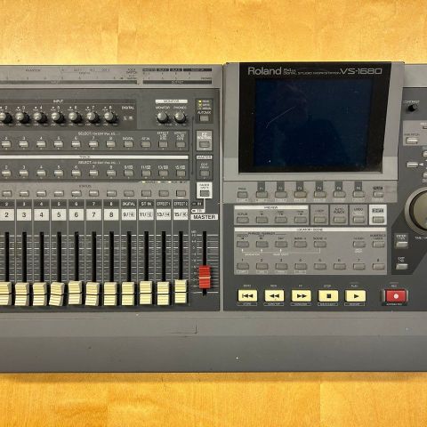 Roland VS1680 digital recorder selges/byttes