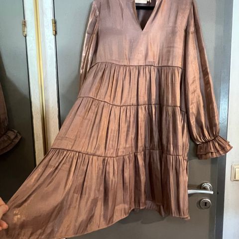 Karen Simonsen kjole S (ny pris 2500)