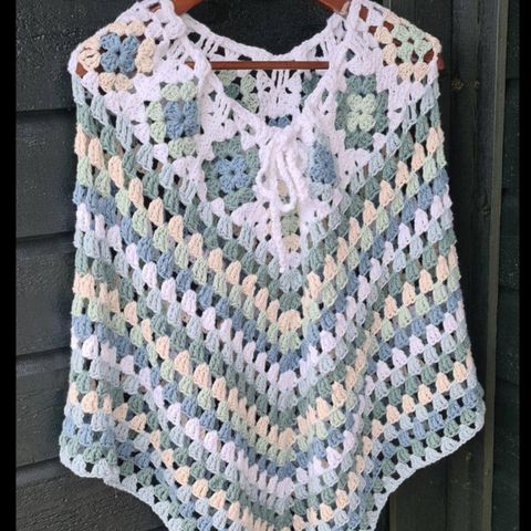 Heklet poncho