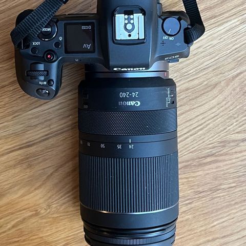 Canon EOS R kamerahus med EF 24-240 zoom