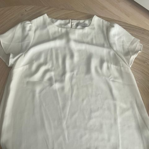 Offwhite oasis bluse med puffermer str M