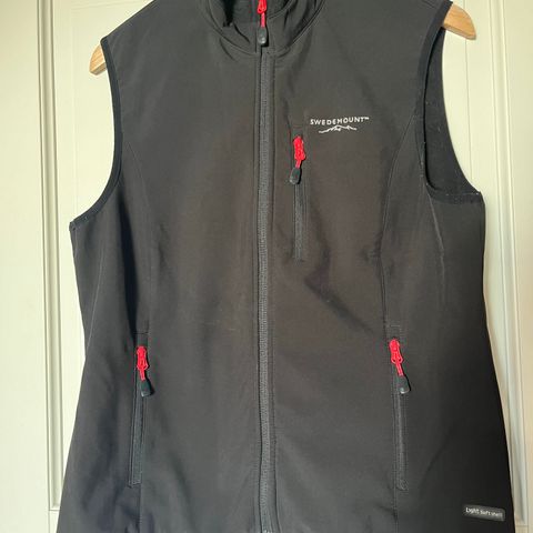 Swedemount vest i softshell med fleece