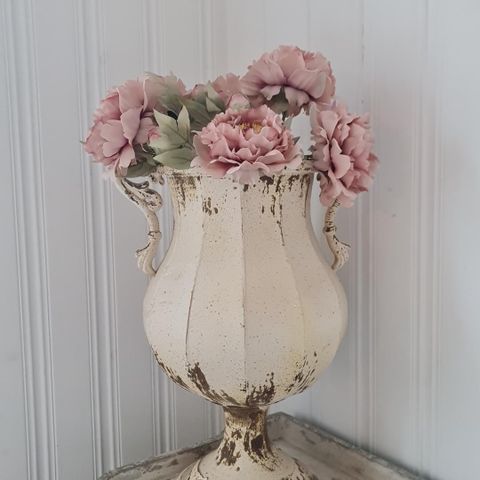 Stor ny blomsterkrukke/skjuler fra Chic Antique