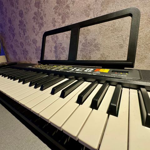 YAMAHA PSR-F52 KEYBOARD