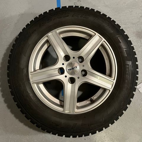 4 stk Pirelli vinterdekk med pigg. 195/65-R15. Brukt på Skoda Octavia 2013-mod.