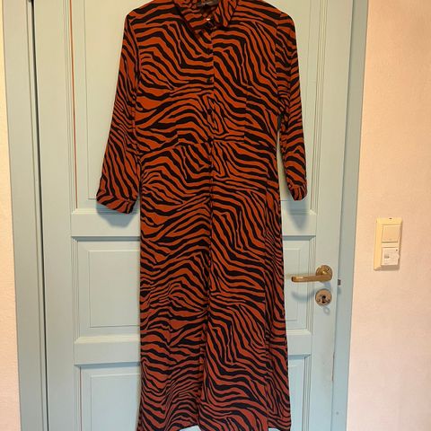 Animal print kjole