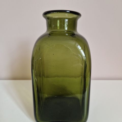 Grønn vase, Richard Duborgh, Plus Fredrikstad