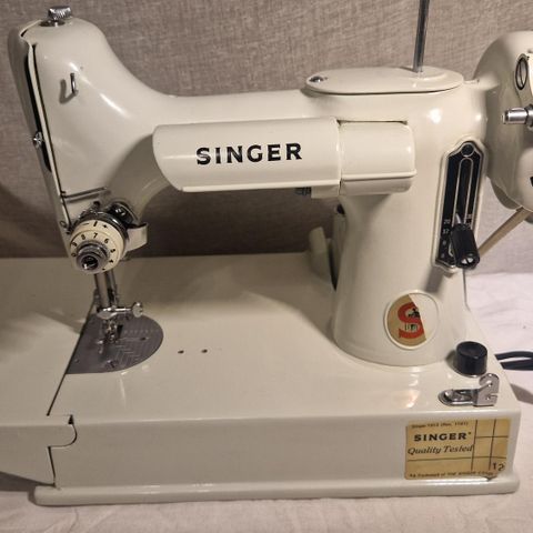 Singer Featherweight 221K