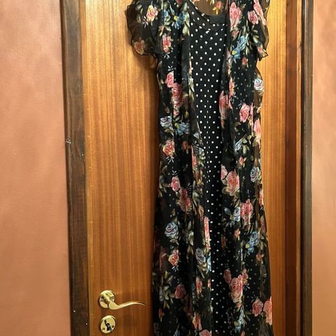 Unik vintage kjole,  100% silke, lite brukt.