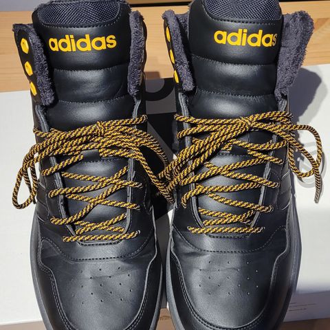 [SKO] Adidas HOOPS 3.0 MID WTR Basketball Sneakers (Str 44) Impregnerte