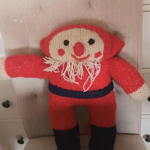 Hjemmestrikket nisse-"bamse", fra 80-tallet 🎅 snart jul..