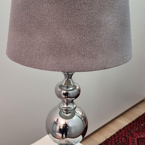 SELGER NY Moderne,pen  og flott  lampe