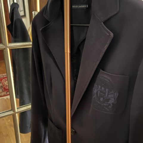 Designer - klassisk Ralph Lauren mørkeblå blazer str 12, pent brukt