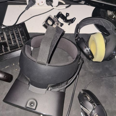 Oculus Rift S selges