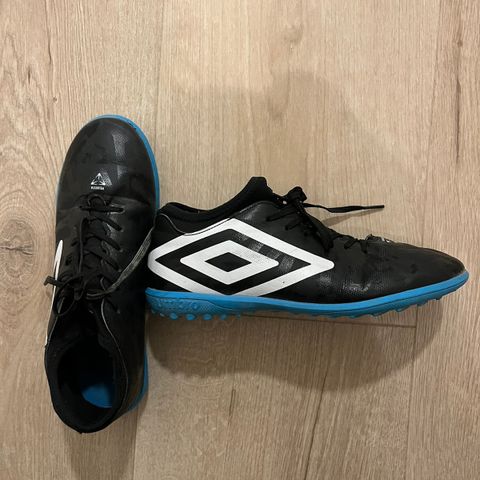 Umbro fotballsko til barn str 38,5