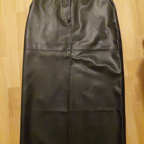 Ubrukt NA-KD Long Slit Skirt