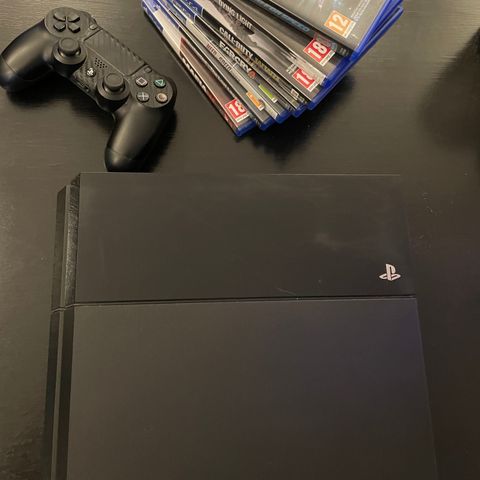 PlayStation 4 + spill selges