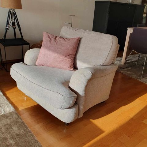 Stor sofa og stol i god brukstilstand
