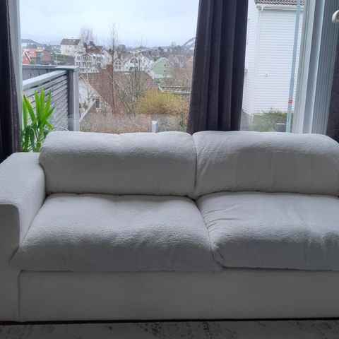 Melides sofa selges