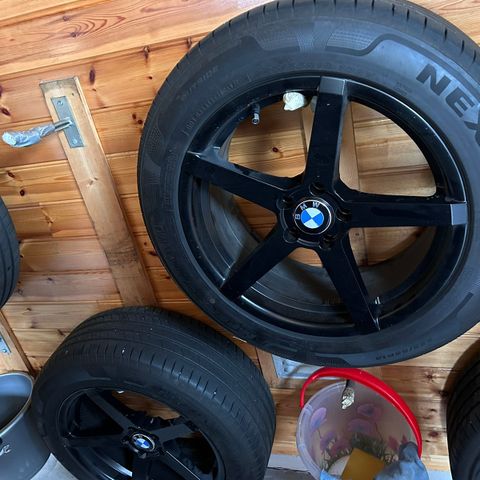 Zennen svarte felger x4 Med Nexen suv sport 225/55R18 102y sommerdekk