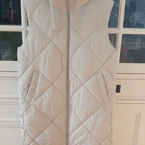 "Ny" offhvite/lys beige lang vest med hette fra Primark i str. S 42/44 str. i eu