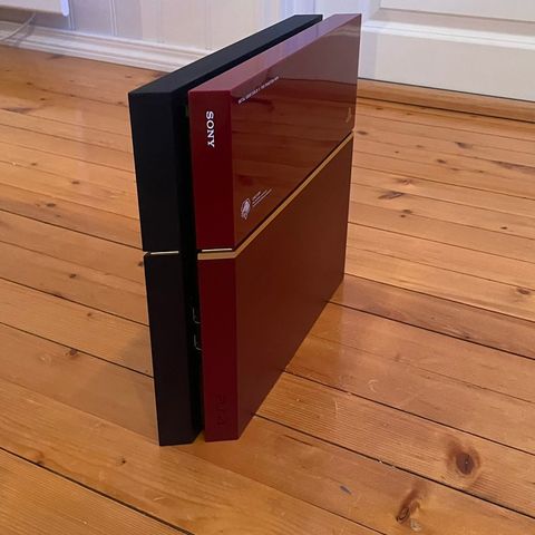 Playstation 4 Limited Edition Metal Gear Solid V The Phantom Pain