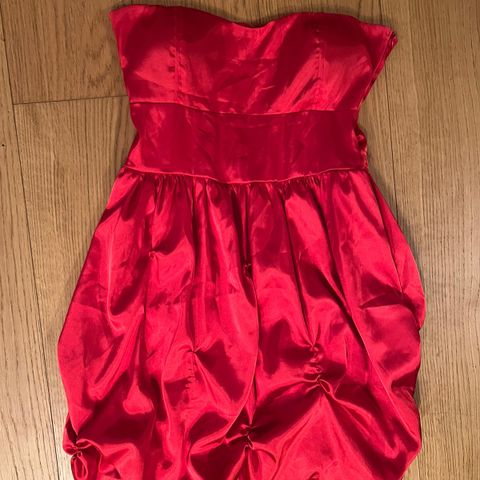 Rød kjole - stylebystars.com