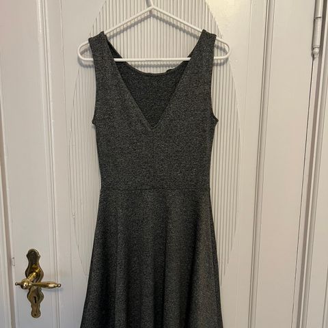 H&M kjole grå