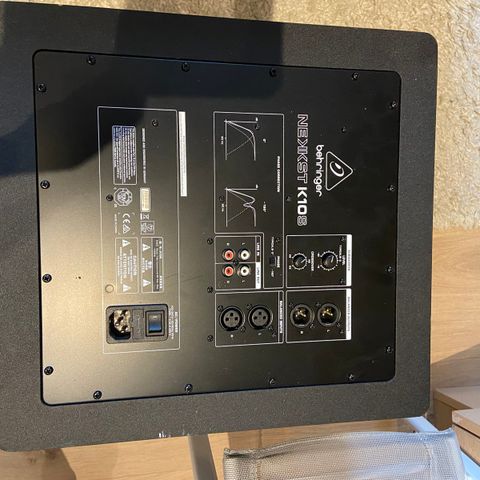 Behringer Nekkst K10S subwoofer