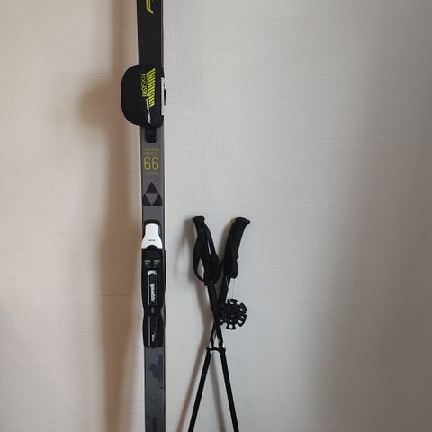 Fischer fjellskis 185cm bindings, skins, boots and poles